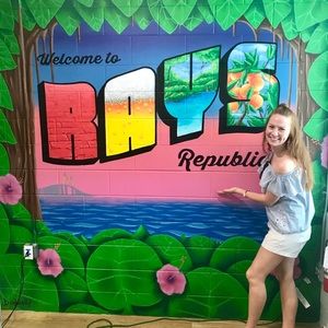 Meet your Posher, Caitlin